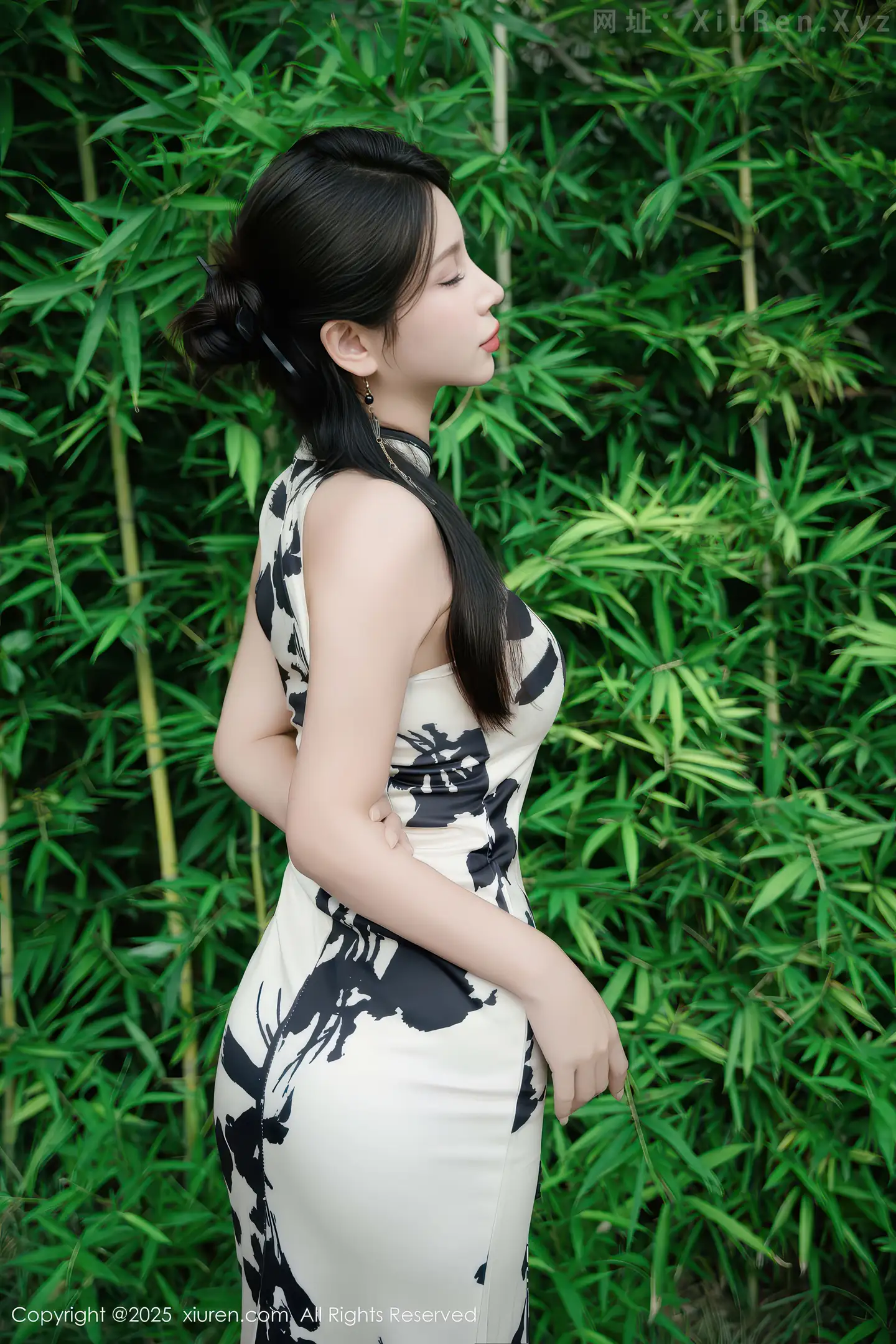 图片[3]-[XiuRen秀人网] VOL.10989 模特小蛮妖Yummy性感白色旗袍露白色内衣秀完美身材诱惑写真70P-秀人网官方网站
